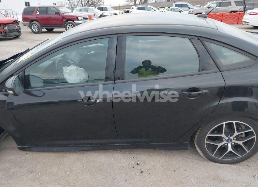 Photo 14 of 2015 Ford Focus SE (VIN 1FADP3F27FL269617)