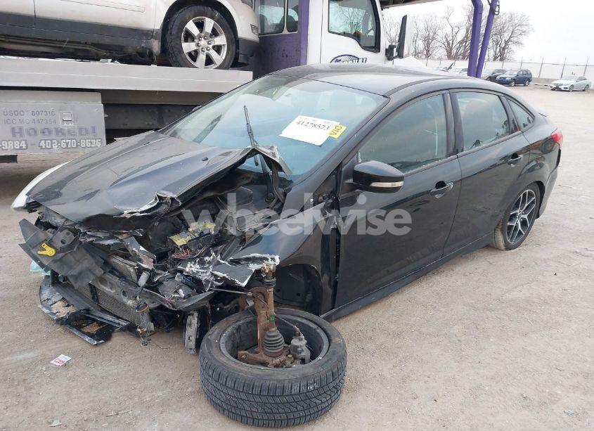 Photo 2 of 2015 Ford Focus SE (VIN 1FADP3F27FL269617)