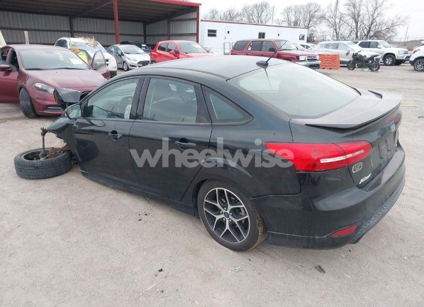 Photo 3 of 2015 Ford Focus SE (VIN 1FADP3F27FL269617)