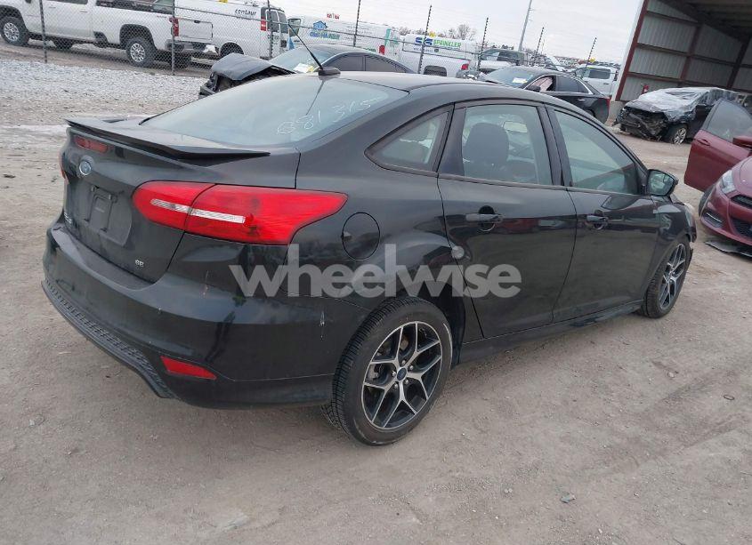 Photo 4 of 2015 Ford Focus SE (VIN 1FADP3F27FL269617)