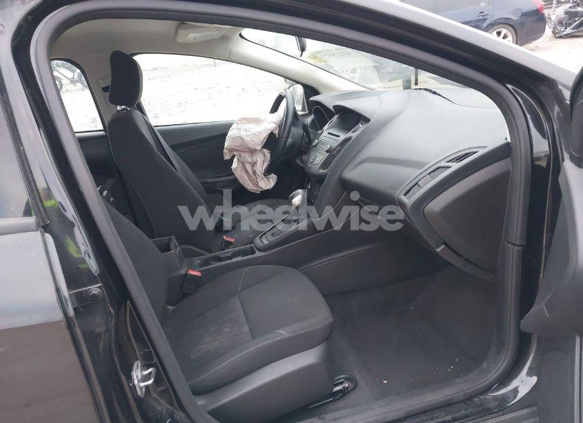 Photo 5 of 2015 Ford Focus SE (VIN 1FADP3F27FL269617)