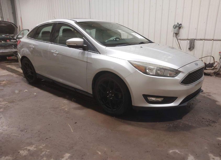 2015 Ford Focus SE (VIN 1FADP3F27FL275272) main photo