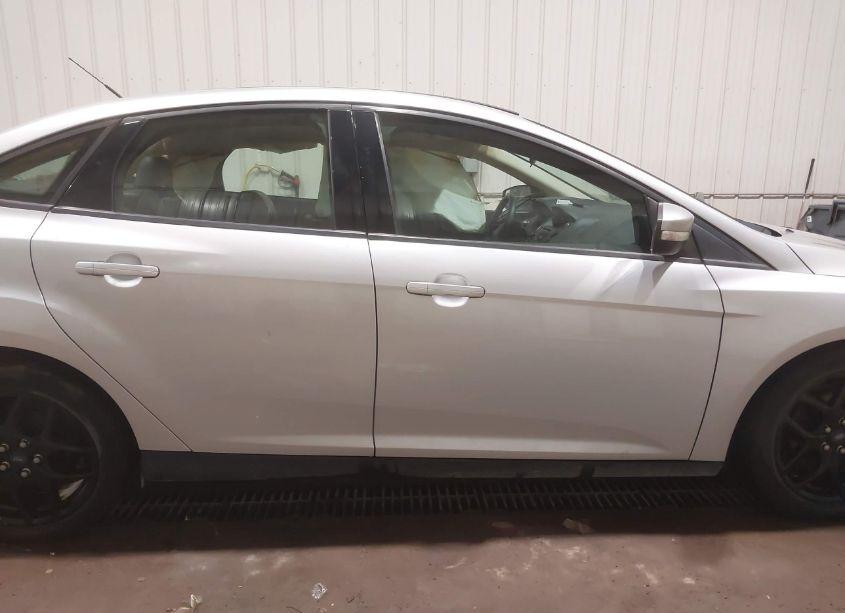 Photo 13 of 2015 Ford Focus SE (VIN 1FADP3F27FL275272)