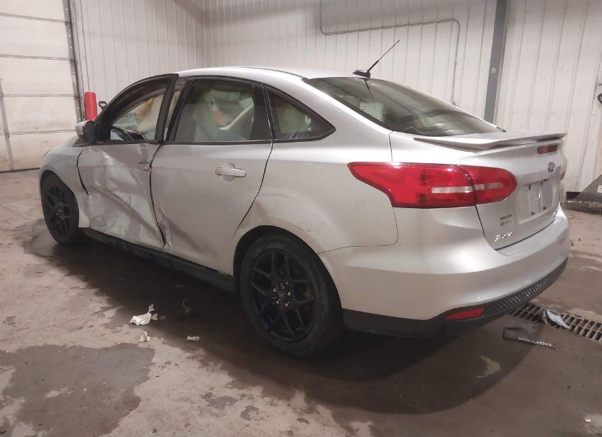 Photo 3 of 2015 Ford Focus SE (VIN 1FADP3F27FL275272)