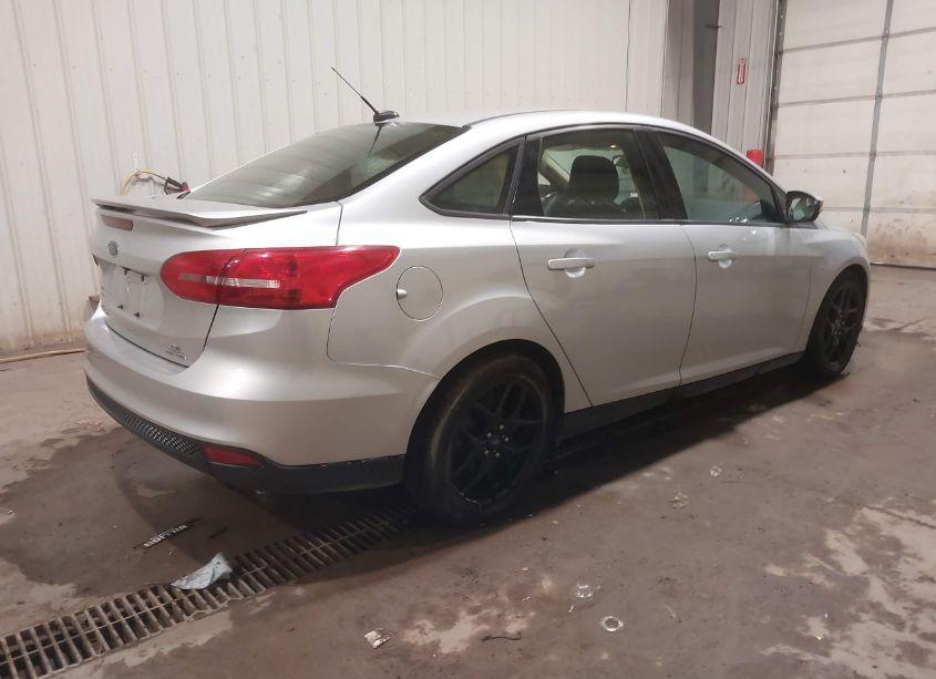 Photo 4 of 2015 Ford Focus SE (VIN 1FADP3F27FL275272)