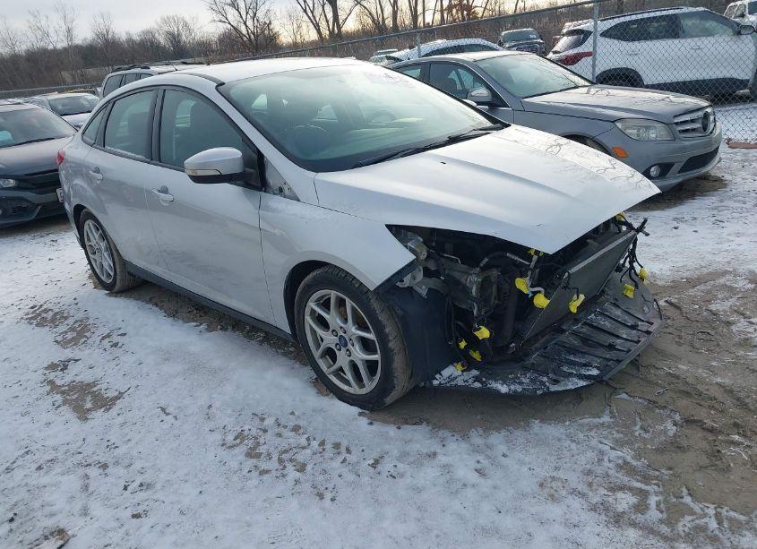 2015 Ford Focus SE (VIN 1FADP3F27FL286868) main photo