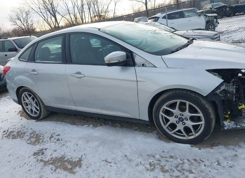 Photo 14 of 2015 Ford Focus SE (VIN 1FADP3F27FL286868)