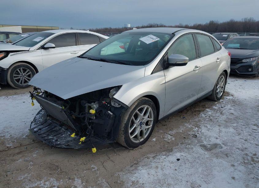Photo 2 of 2015 Ford Focus SE (VIN 1FADP3F27FL286868)
