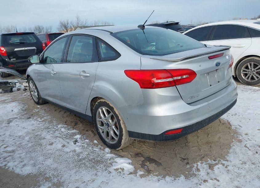 Photo 3 of 2015 Ford Focus SE (VIN 1FADP3F27FL286868)