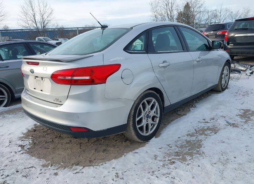 Photo 4 of 2015 Ford Focus SE (VIN 1FADP3F27FL286868)