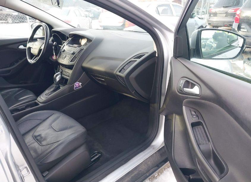 Photo 5 of 2015 Ford Focus SE (VIN 1FADP3F27FL286868)