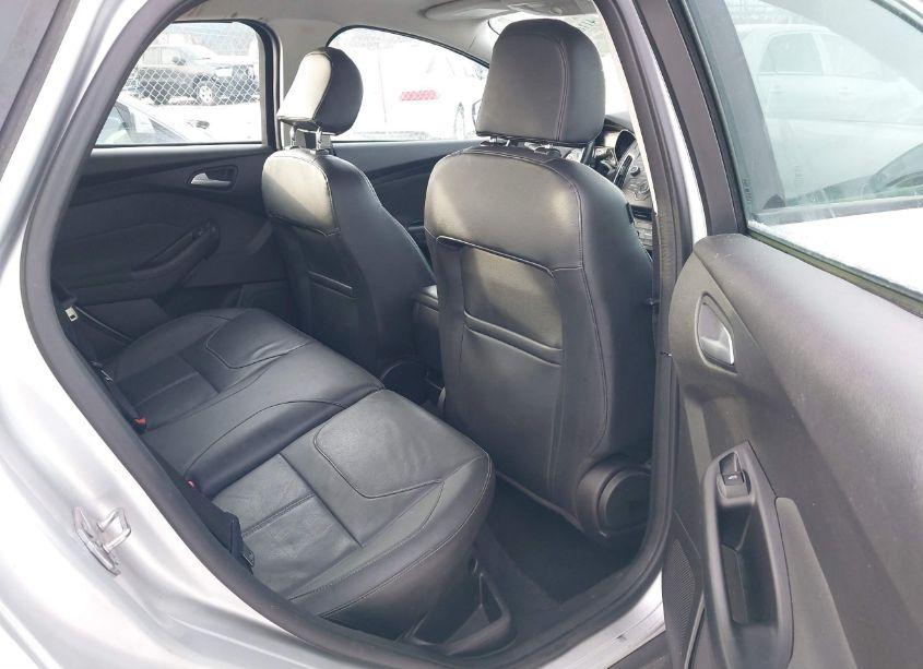 Photo 8 of 2015 Ford Focus SE (VIN 1FADP3F27FL286868)