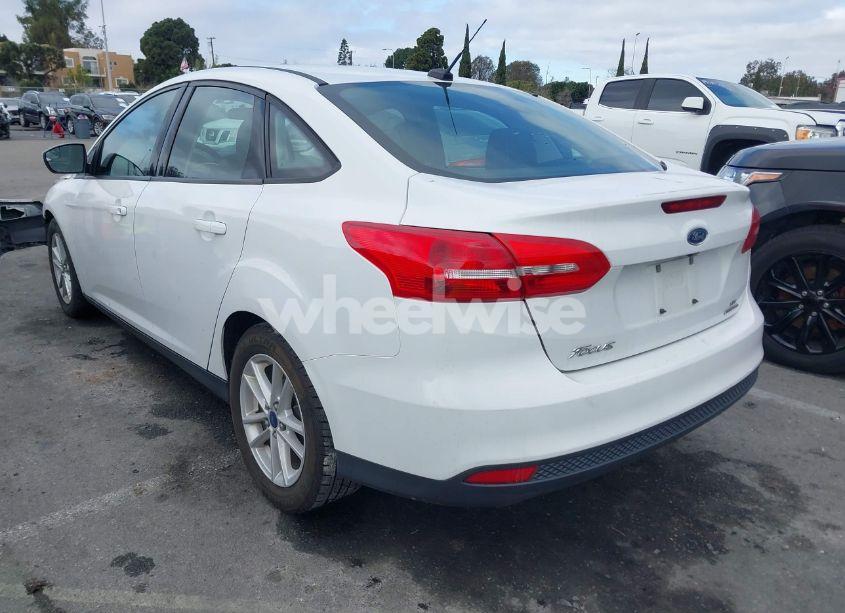 Photo 3 of 2015 Ford Focus SE (VIN 1FADP3F27FL314166)