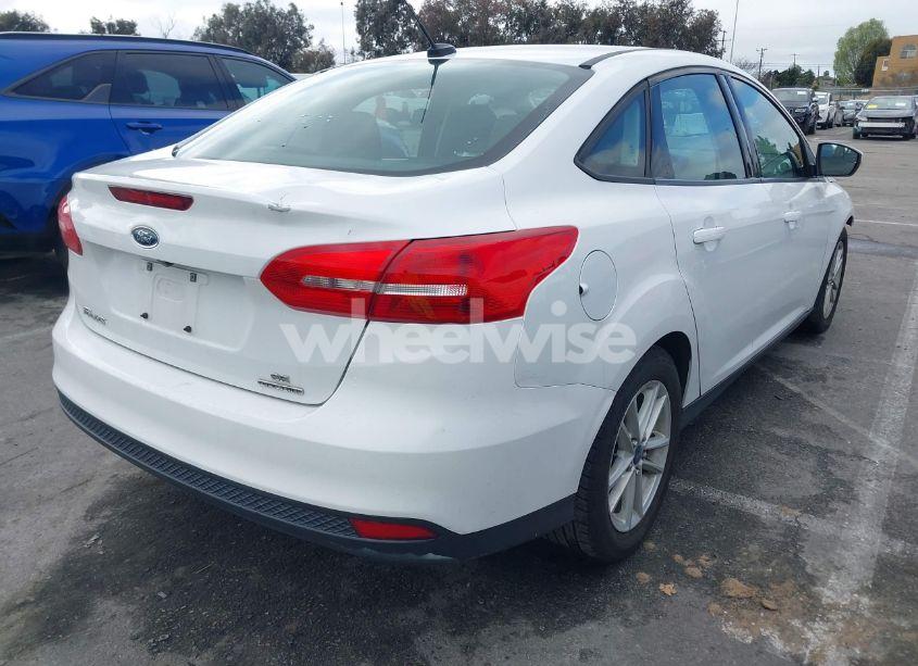 Photo 4 of 2015 Ford Focus SE (VIN 1FADP3F27FL314166)