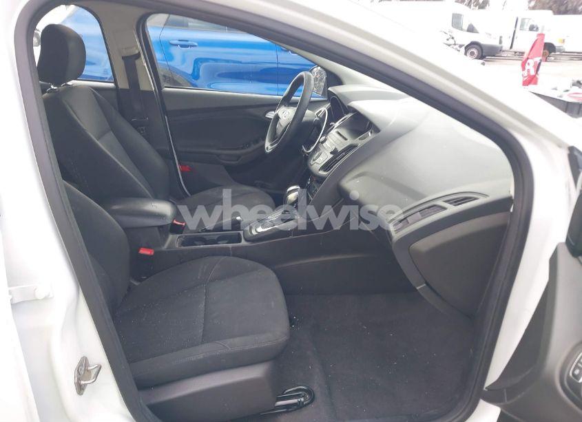 Photo 5 of 2015 Ford Focus SE (VIN 1FADP3F27FL314166)