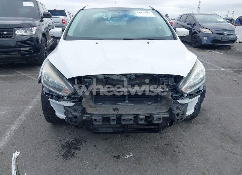 Photo 6 of 2015 Ford Focus SE (VIN 1FADP3F27FL314166)