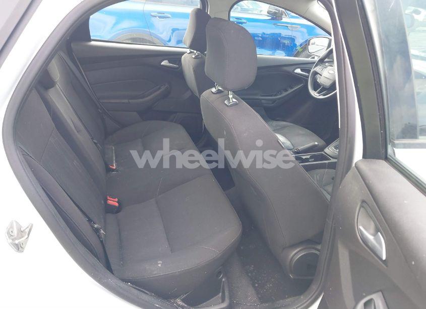Photo 8 of 2015 Ford Focus SE (VIN 1FADP3F27FL314166)