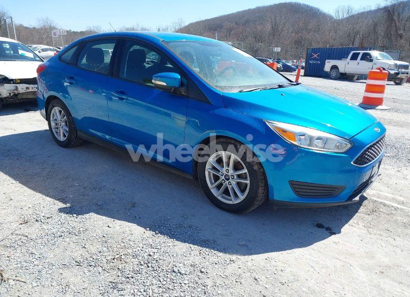 2015 Ford Focus SE (VIN 1FADP3F27FL346115) main photo