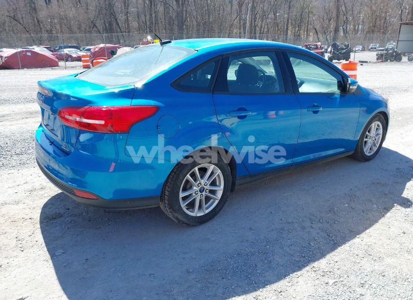 Photo 4 of 2015 Ford Focus SE (VIN 1FADP3F27FL346115)