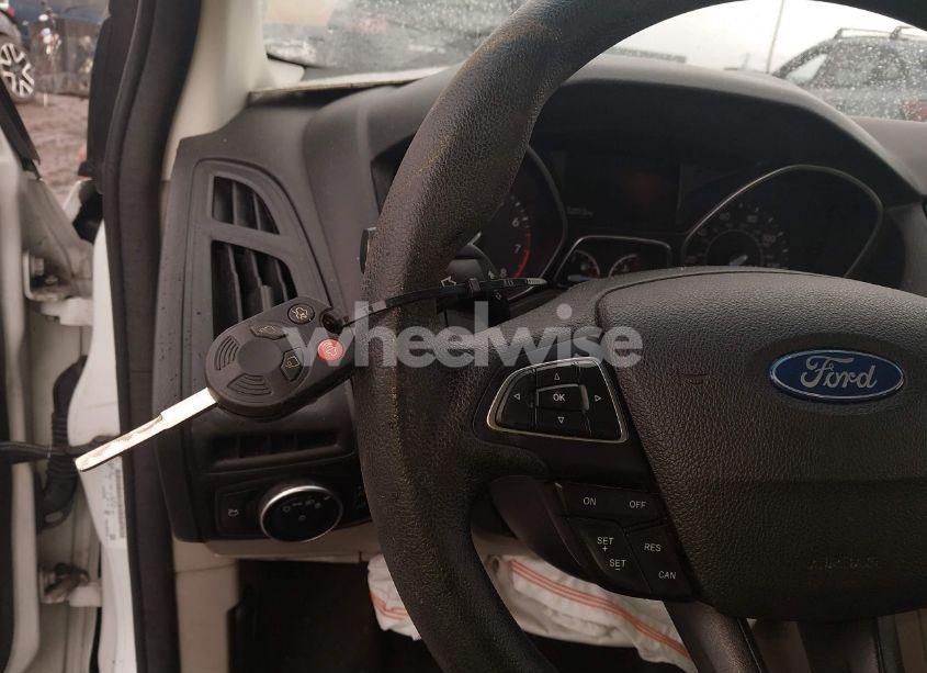 Photo 11 of 2015 Ford Focus SE (VIN 1FADP3F27FL350469)