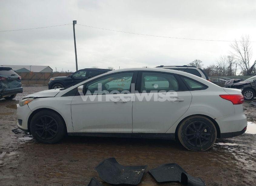 Photo 14 of 2015 Ford Focus SE (VIN 1FADP3F27FL350469)