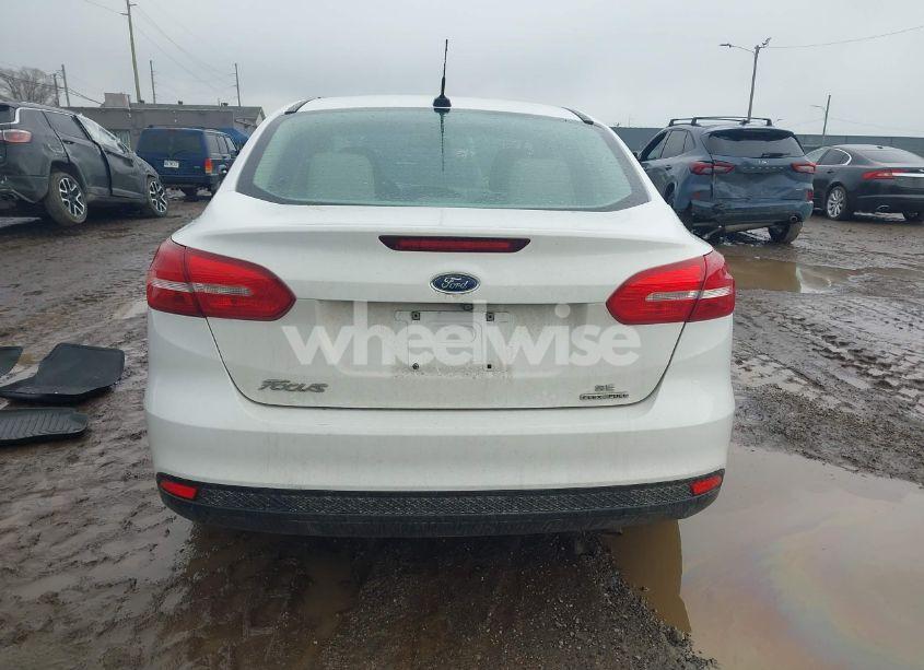 Photo 16 of 2015 Ford Focus SE (VIN 1FADP3F27FL350469)