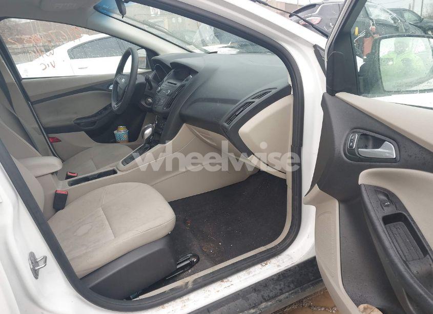 Photo 5 of 2015 Ford Focus SE (VIN 1FADP3F27FL350469)