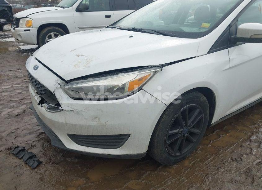 Photo 6 of 2015 Ford Focus SE (VIN 1FADP3F27FL350469)