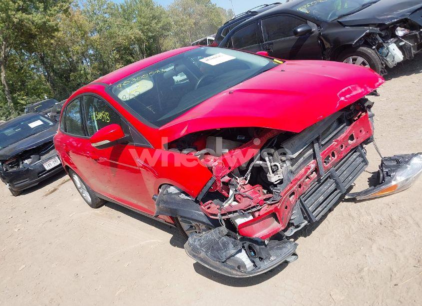 2015 Ford Focus SE (VIN 1FADP3F27FL351668) main photo