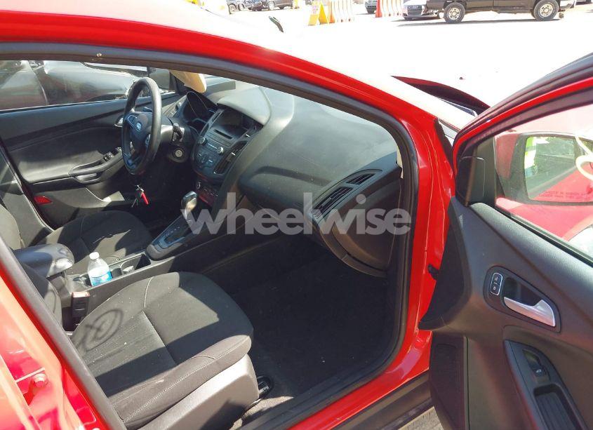 Photo 5 of 2015 Ford Focus SE (VIN 1FADP3F27FL351668)