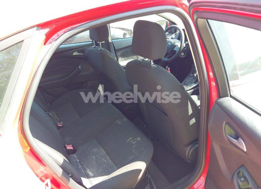 Photo 8 of 2015 Ford Focus SE (VIN 1FADP3F27FL351668)