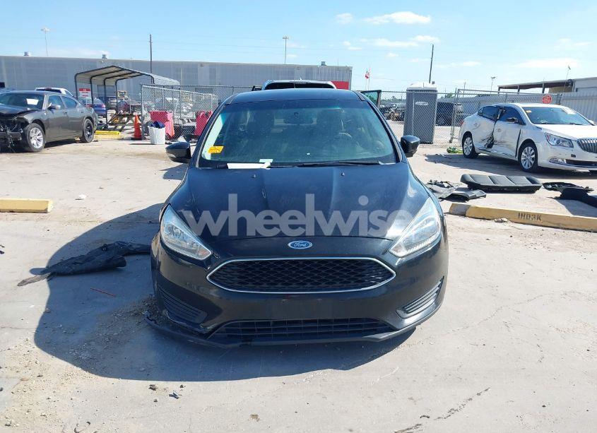 Photo 12 of 2015 Ford Focus SE (VIN 1FADP3F27FL356577)