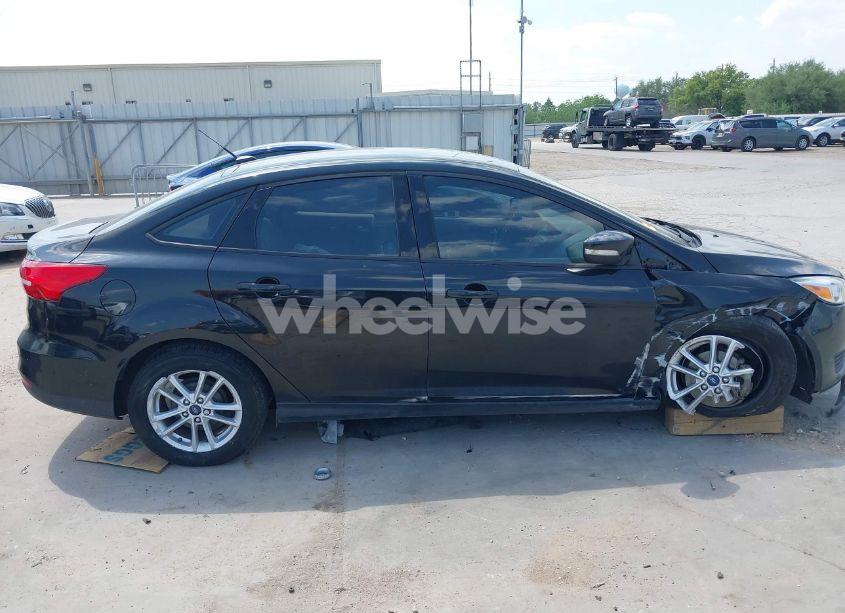 Photo 13 of 2015 Ford Focus SE (VIN 1FADP3F27FL356577)