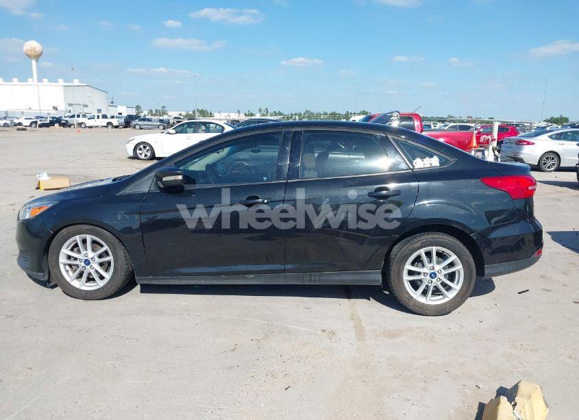 Photo 14 of 2015 Ford Focus SE (VIN 1FADP3F27FL356577)