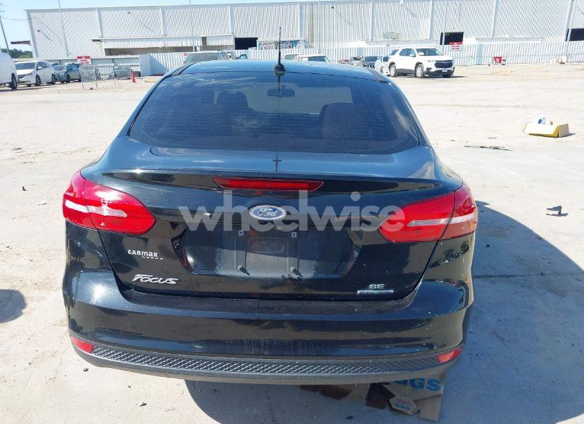 Photo 16 of 2015 Ford Focus SE (VIN 1FADP3F27FL356577)