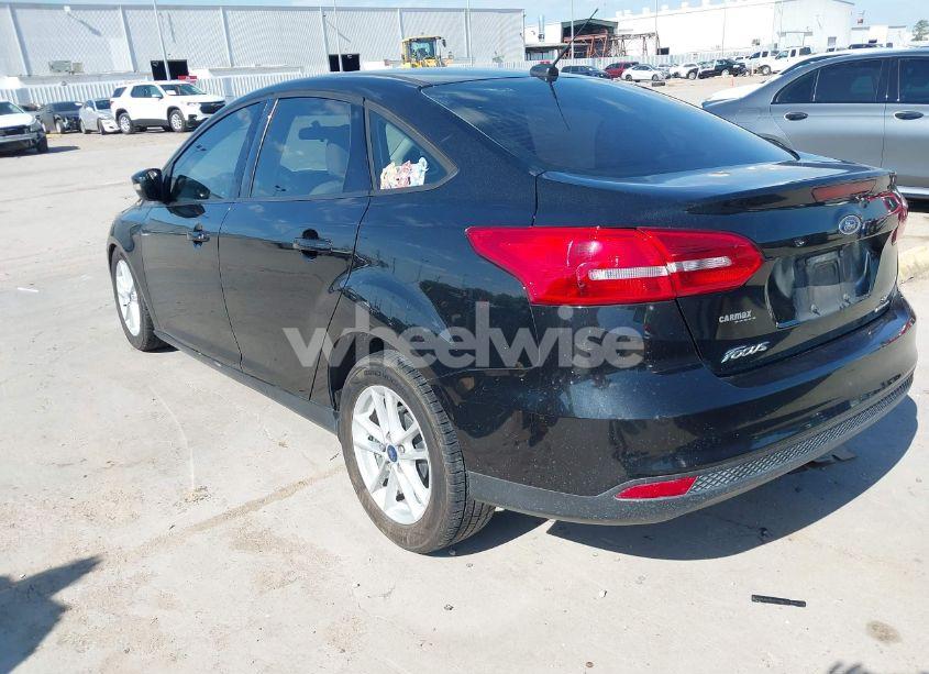 Photo 3 of 2015 Ford Focus SE (VIN 1FADP3F27FL356577)