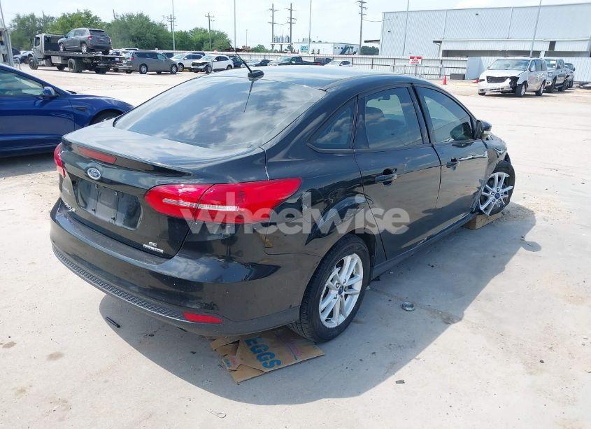 Photo 4 of 2015 Ford Focus SE (VIN 1FADP3F27FL356577)