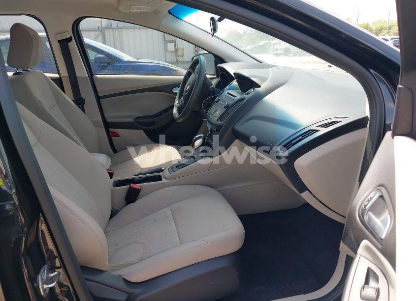 Photo 5 of 2015 Ford Focus SE (VIN 1FADP3F27FL356577)