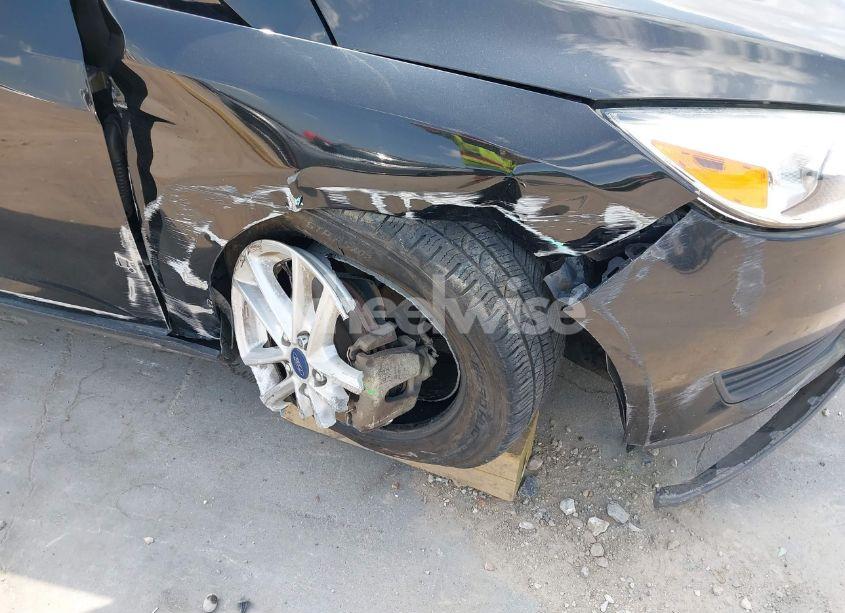 Photo 6 of 2015 Ford Focus SE (VIN 1FADP3F27FL356577)