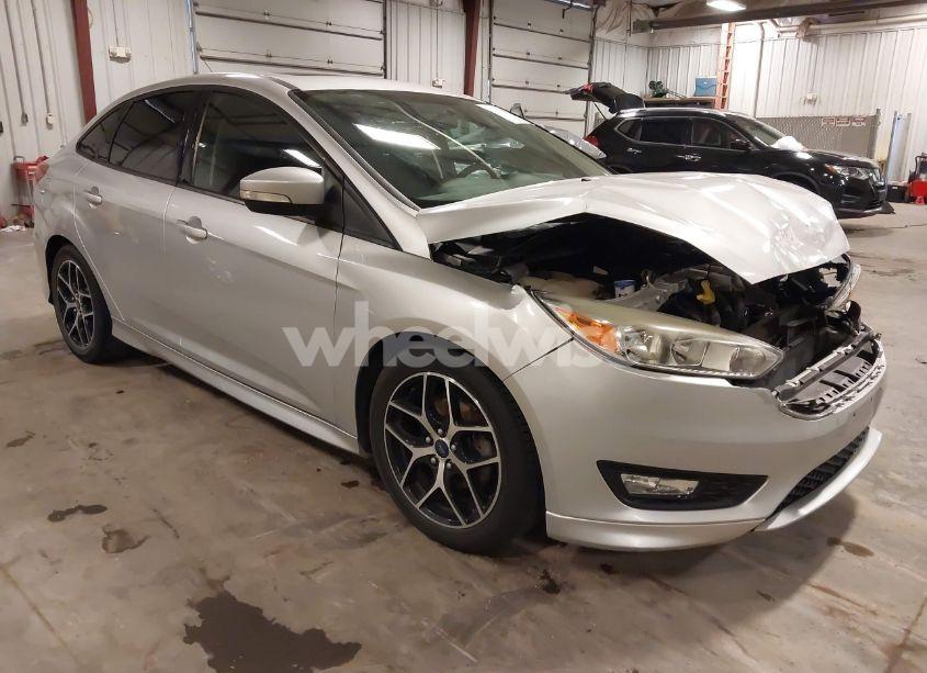 2015 Ford Focus SE (VIN 1FADP3F27FL368700) main photo