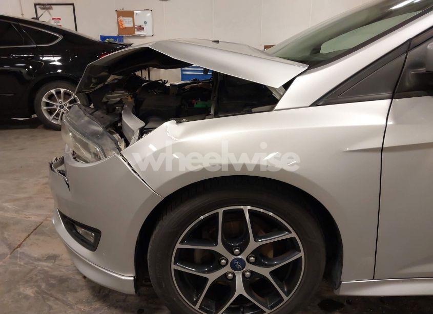 Photo 12 of 2015 Ford Focus SE (VIN 1FADP3F27FL368700)