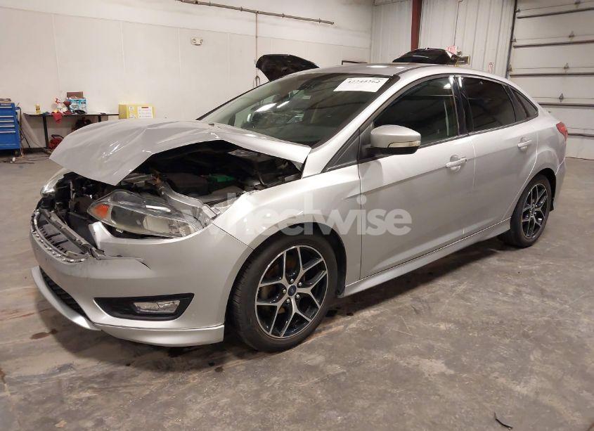 Photo 2 of 2015 Ford Focus SE (VIN 1FADP3F27FL368700)