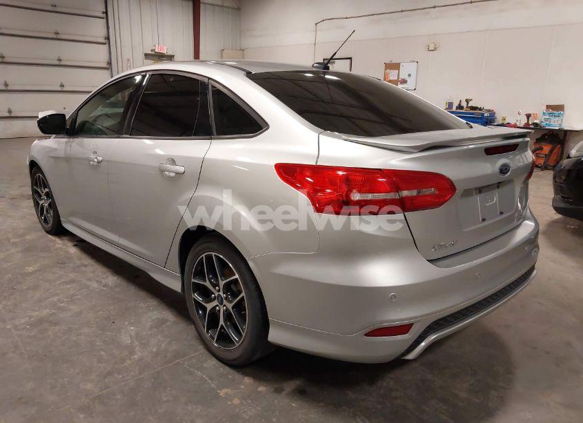 Photo 3 of 2015 Ford Focus SE (VIN 1FADP3F27FL368700)