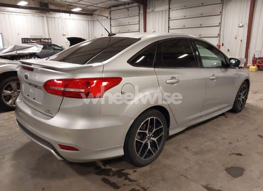 Photo 4 of 2015 Ford Focus SE (VIN 1FADP3F27FL368700)