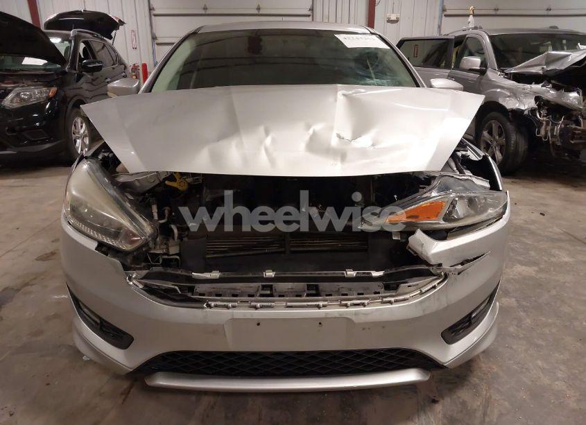 Photo 6 of 2015 Ford Focus SE (VIN 1FADP3F27FL368700)