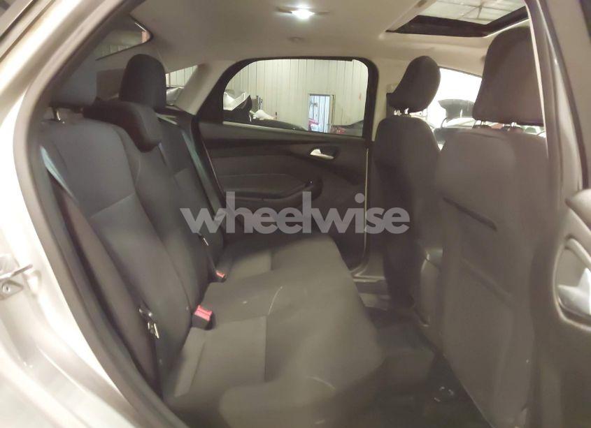 Photo 8 of 2015 Ford Focus SE (VIN 1FADP3F27FL368700)