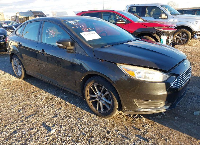 2015 Ford Focus SE (VIN 1FADP3F27FL371080) main photo