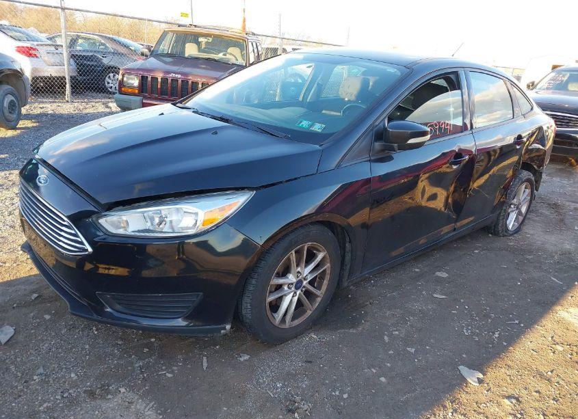 Photo 2 of 2015 Ford Focus SE (VIN 1FADP3F27FL371080)