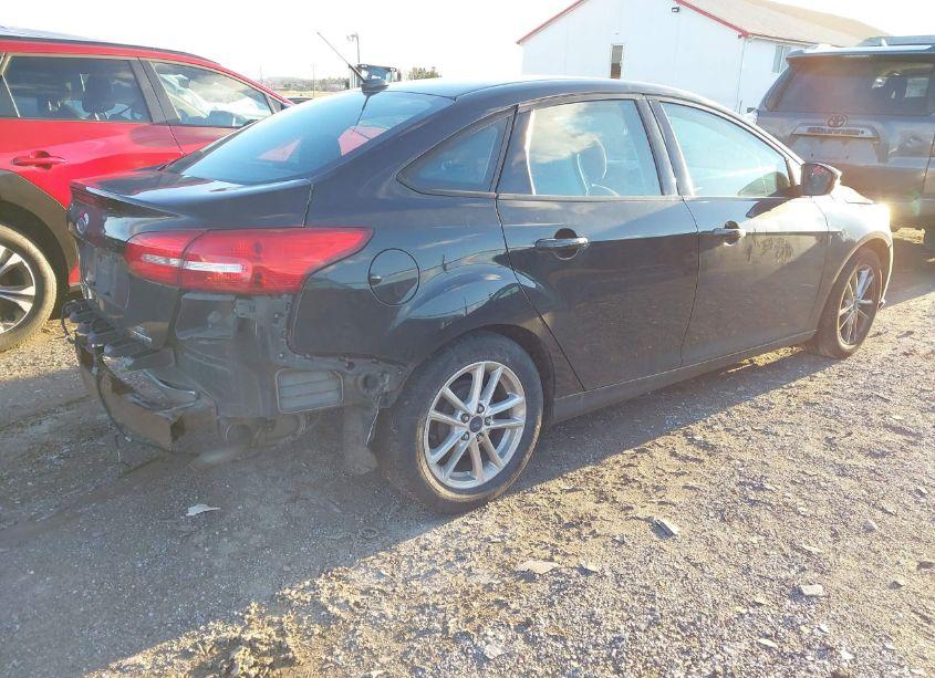 Photo 4 of 2015 Ford Focus SE (VIN 1FADP3F27FL371080)