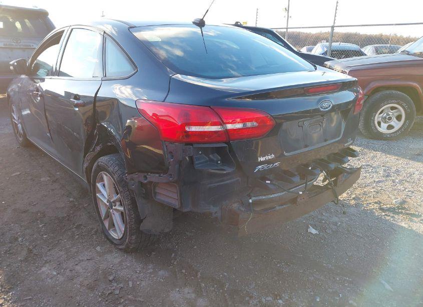 Photo 6 of 2015 Ford Focus SE (VIN 1FADP3F27FL371080)